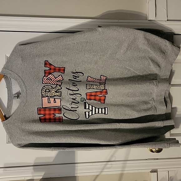 Gildan Tops - Gildan Christmas 3xl sweatshirt with graphic Merry Christmas Yall.